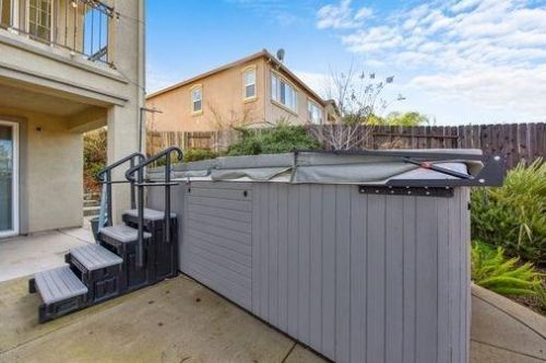 2110 Fenceline Dr, Folsom CA exterior