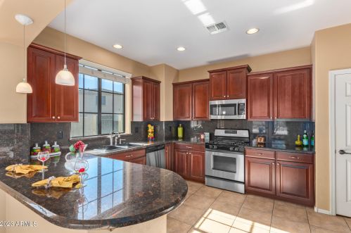 32305 23rd Ave, Phoenix AZ  85085-8027 exterior