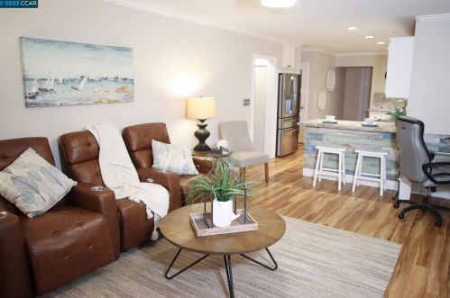 1963 Altura Dr, Concord CA 94519-2201 exterior