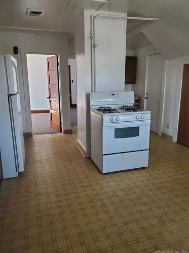 341 Chapman St, New Britain CT 06051-2809 exterior