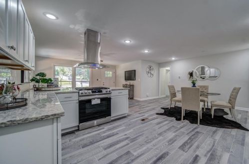 856 Harwell Rd, Atlanta GA  30318-5828 exterior