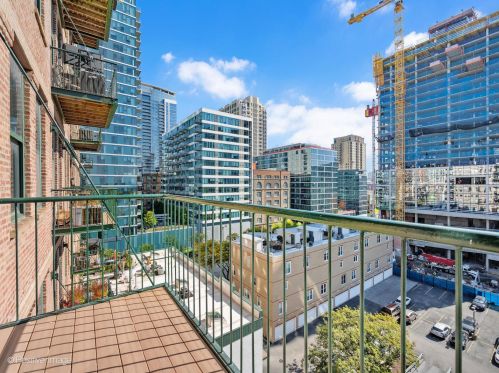 1322 Wabash Ave, Chicago IL 60605-2508 exterior