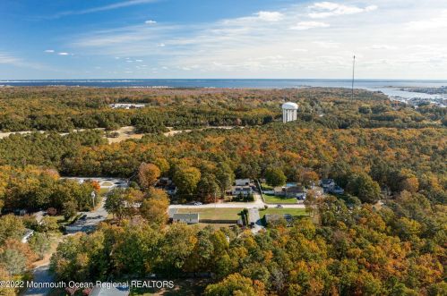 626 Berkeley Ave, Berkeley Township NJ 08721-3703 exterior