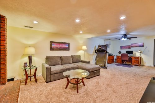 1768 Abbedale Ln, Sandy UT 84092-3723 exterior