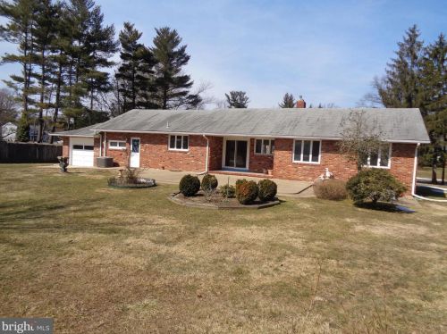 11 Bedford Dr, Trenton NJ exterior