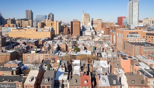 915 Clinton St, Philadelphia PA 19107-6109 exterior