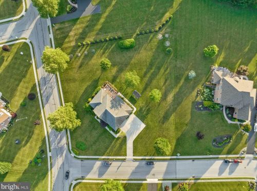 381 Thornhill Dr, Hanover PA  17331-7976 exterior