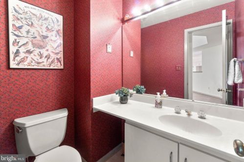 10960 Bloomingdale Dr, Rockville MD 20852-5550 exterior