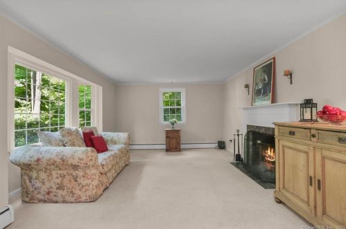 76 Mcfadden Dr, Wilton CT 06897-3912 exterior