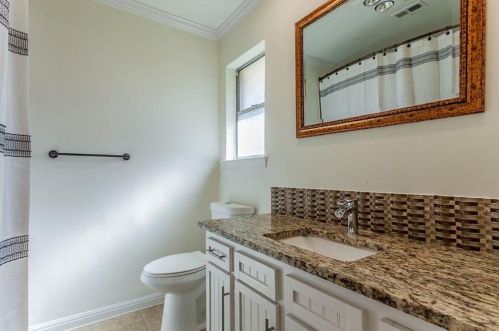 5305 Beckett Cir, Austin TX 78749-2114 exterior