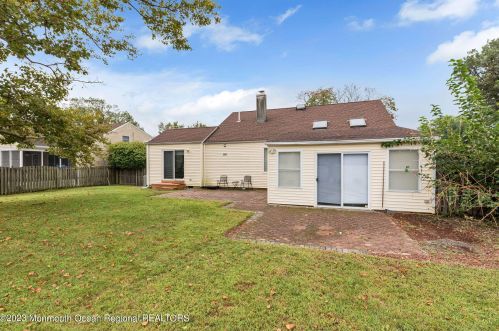 6 Stevens Pl, Hazlet NJ  07730-1205 exterior