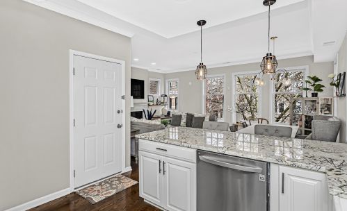 2632 Wayne Ave, Chicago, IL 60614-1222