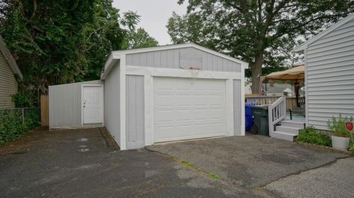 22 Cloran St, Springfield MA 01109-2204 exterior