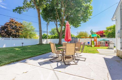 13 Dorian Ln, Commack NY 11725-3501 exterior