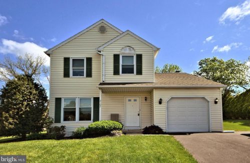 2107 Deer Ridge Dr, Pottstown, PA 19464-2141