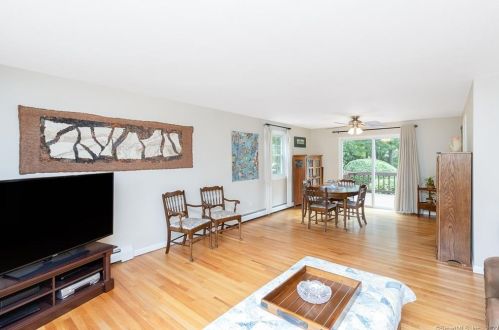 51 Pioneer Dr, Windsor CT exterior