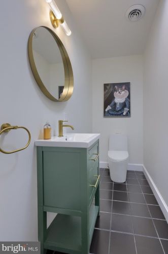 18 Walnut St, Lancaster PA  17602-4924 exterior