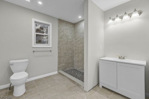 114 Woodlawn Ave, Bridgewater NJ 08807-2031 exterior