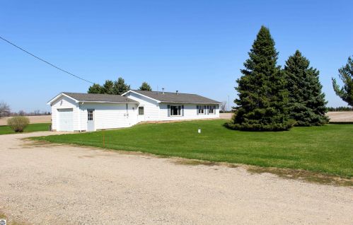 6398 Leaton Rd, Shepherd, MI 48883-9304