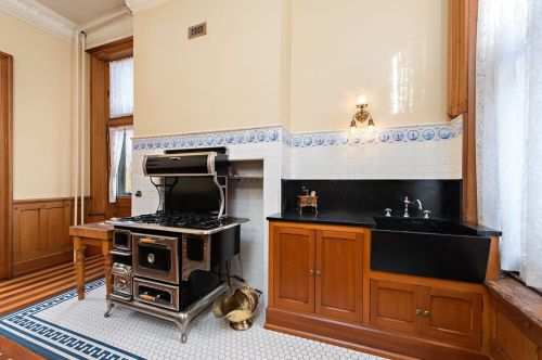 5501 Elgin St, Pittsburgh PA 15206-1432 exterior