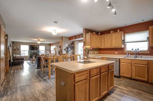 8520 Acorn Path, Bull Valley IL 60097-8866 exterior