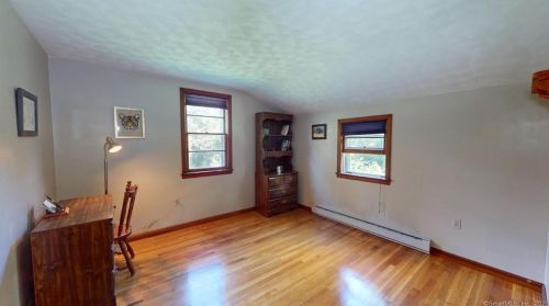 6 Hummingbird Ln, Enfield CT 06082-5709 exterior