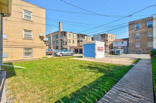 10939 King Dr, Chicago IL 60653-3311 exterior