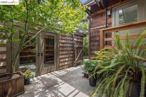 2747 Fulton St, Berkeley CA 94705-1031 exterior