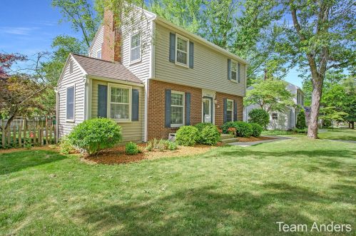 2134 Englewood Dr, Grand Rapids, MI 49506-4512