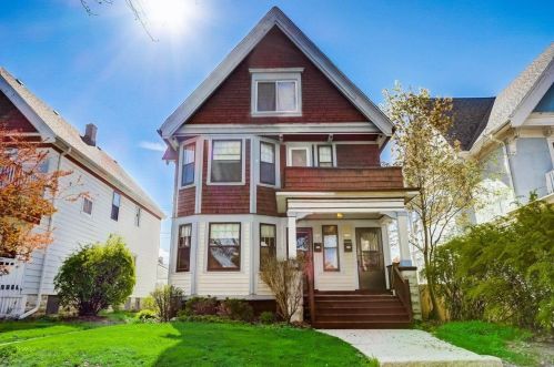 2113 52nd St, Milwaukee, WI 53208-1136