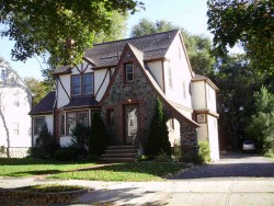 44 Cloverdale Rd, Newton, MA 02461-1811