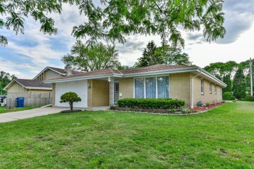 5305 22nd St, Milwaukee, WI 53221-3824