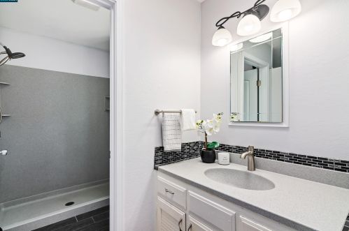 1519 Heartwood Dr, Concord CA 94521-1939 exterior