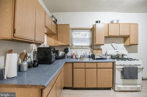 46 21 St, Camden NJ 08105-3707 exterior