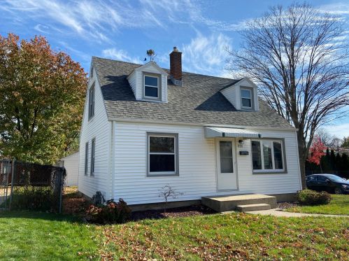 3700 99th St, Milwaukee, WI 53222-2422