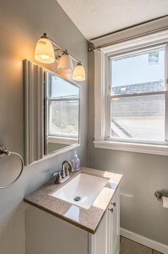 1230 Braddock Ave, Pittsburgh PA 15218-1638 exterior