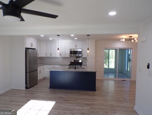 3811 Crosby Dr, Atlanta GA 30331-3432 exterior