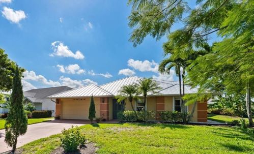 3557 Kent Dr, Naples, FL 34112-3737