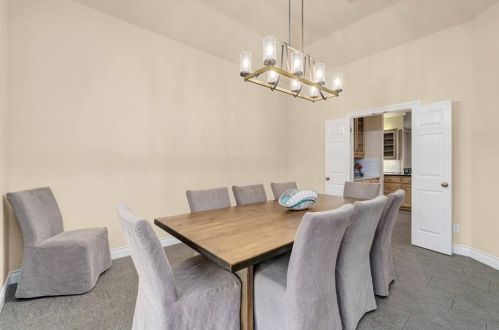 1105 Crystal Crk Dr, Austin TX 78746-4728 exterior