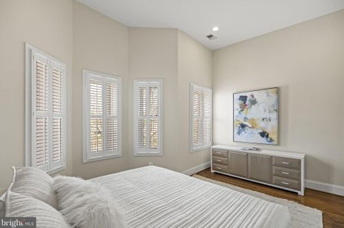 1213 F St, Washington DC  20002-6313 exterior