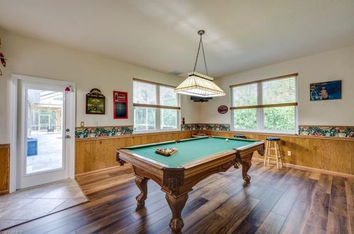 385 7 St, Naples FL 34117-2138 exterior