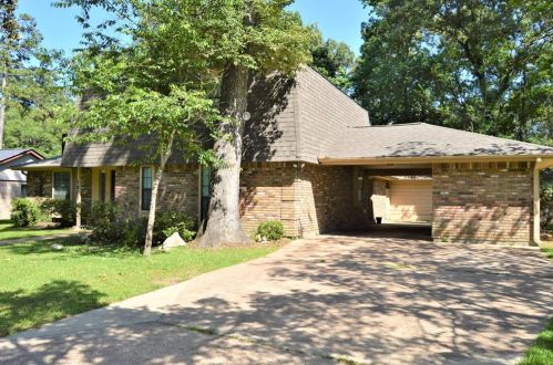 1805 Lk Dr, Huntsville TX 77320-0237 exterior