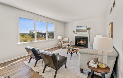 11 Bakley Ter, Town Center NJ  07052-2169 exterior