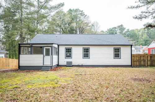 1430 Centra Villa Dr, Atlanta GA  30311-3426 exterior