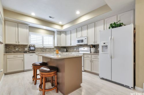 7089 Brittany Town Dr, Taylorsville UT 84084-4603 exterior