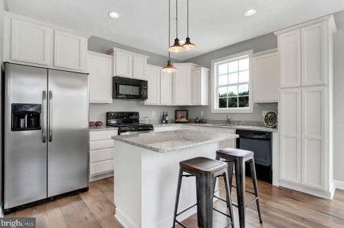 37 Overlook Dr, Hanover PA 17331-9136 exterior