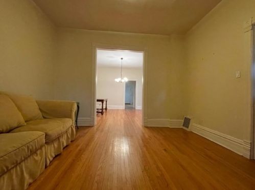 1833 Belle Plaine Ave, Chicago IL  60613-1826 exterior