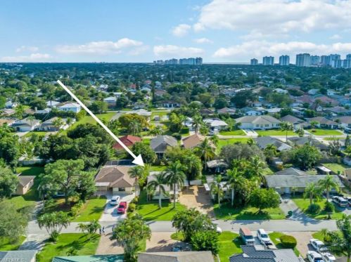 650 105th Ave, Naples, FL 34108-1840