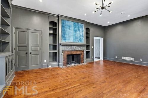 3342 Kilby Pl, Atlanta GA 30327-2214 exterior