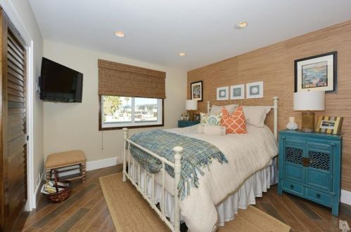 867 Mandalay Bch Rd, Oxnard CA 93035-1078 exterior